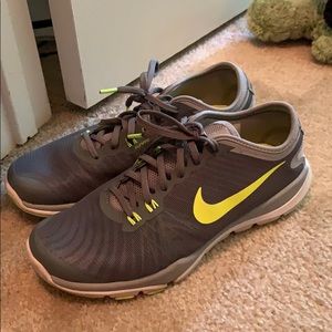 Nike women’s flex supreme TR4